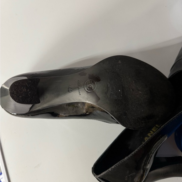 CHANEL Glossy Black Heels - Picture 15 of 15
